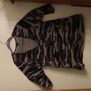 TORRID 3x knit camouflage zipper front 3/4 sleeve top